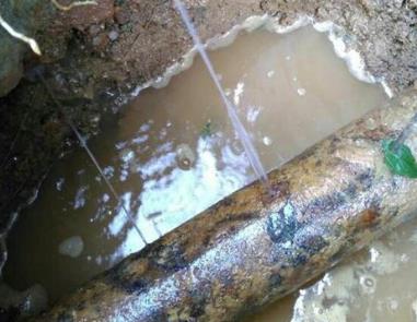 沁水楼顶渗水维修公司分享下地暖漏水的原因及检测方法。